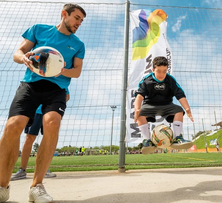 Espectáculo personalizado de fútbol para cumpleaños de niños