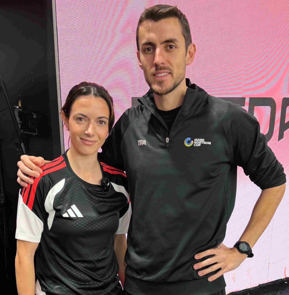 El freestyler profesional Jose Ferreras con Aitana Bonmatí en el evento oficial de Adidas en Barcelona.